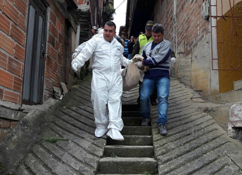 Asesinato en el municipio de Girardota. El cuerpo sin vida corresponde a Humberto de Jesús Cardona, de 47 años. FOTO MAURICIO PALACIO