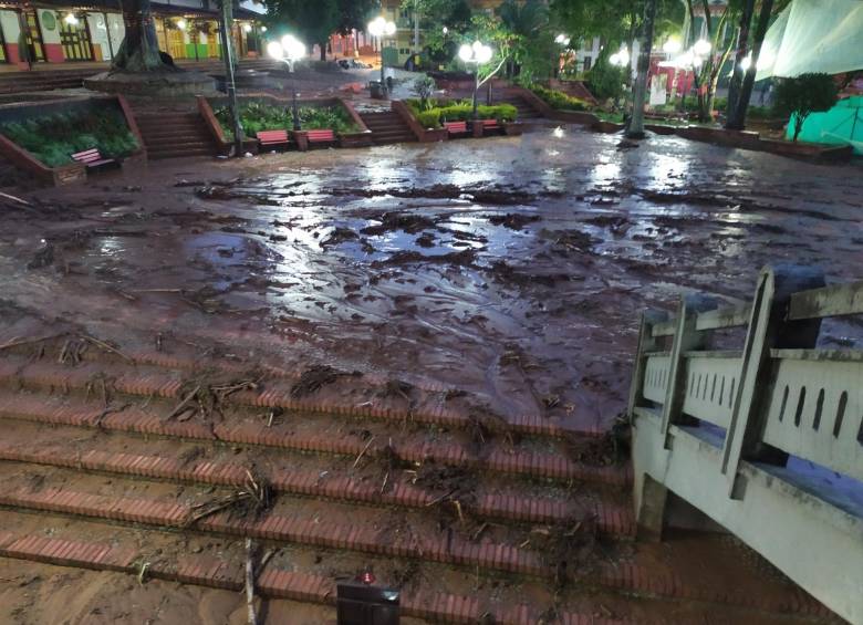 800 personas ya retornaron a sus casas en Jericó tras fuerte inundación