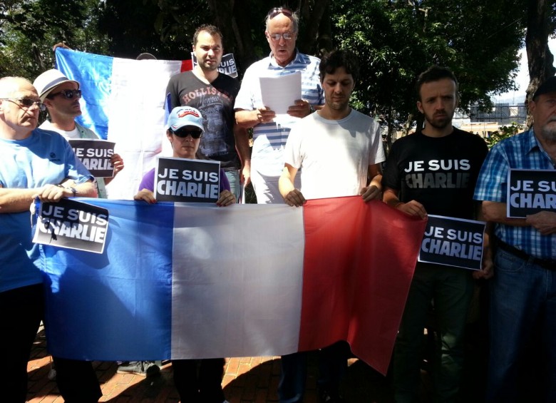 Franceses en Medellín se unen a la marcha por Charlie Hebdo