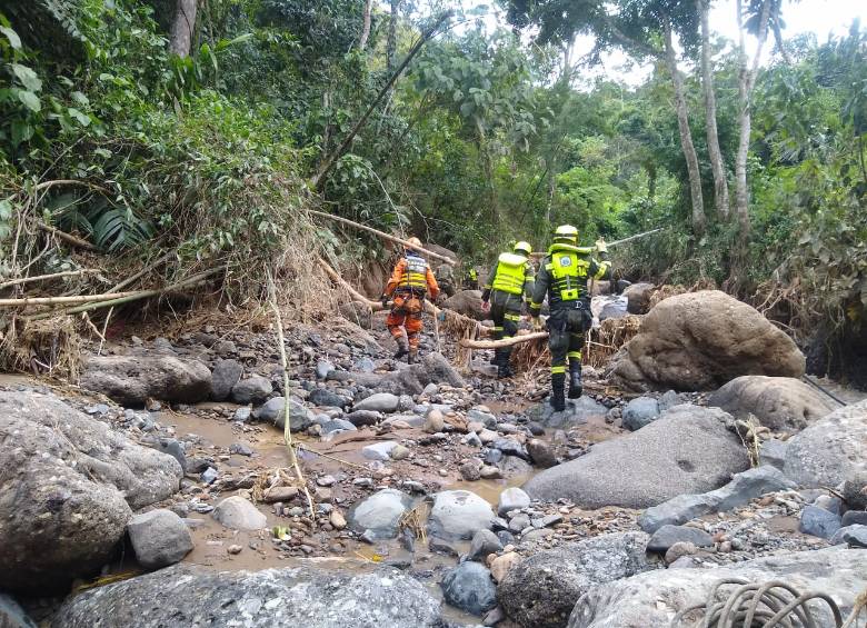 La búsqueda de las tres personas desparecidas se hace en tres frentes: la quebrada Mohán, el sector El Botón y el Río Sucio. FOTO DAPARD