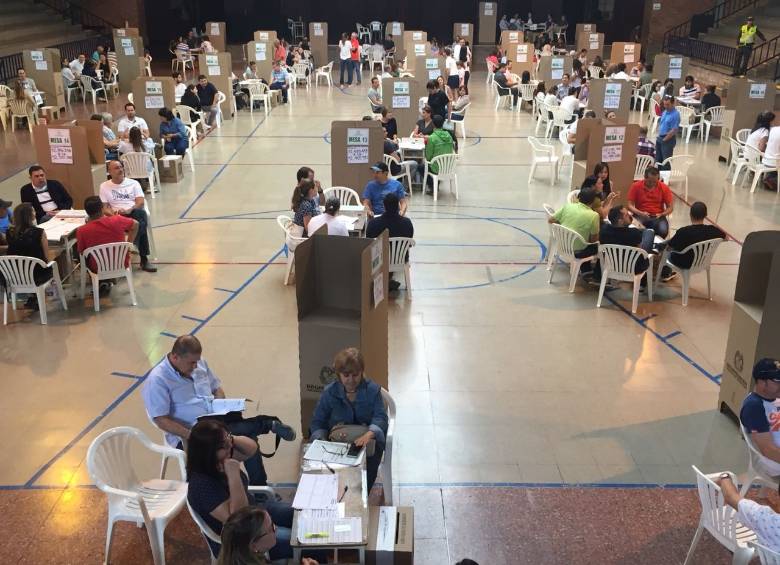 En la apertura de votaciones en el colegio Palermo en El Poblado se vio poca afluencia de votantes. Foto: Robinson Sáenz 