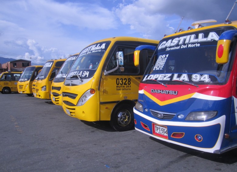 Para gustos, los colores de los buses en Medellín