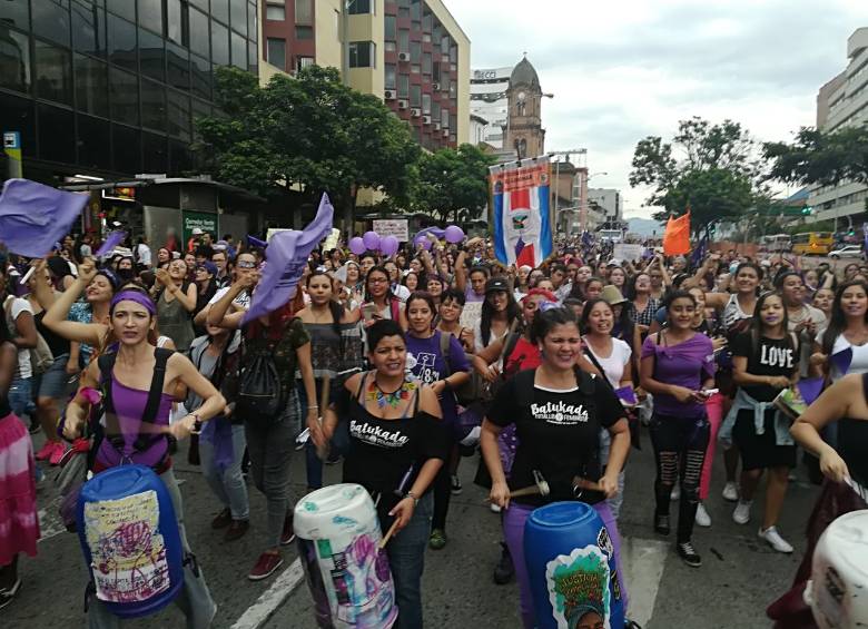 Con las movilizaciones se pide, entre otras cosas, aumentar el presupuesto para la Secretaría de las Mujeres. FOTO MANUEL SALDARRIAGA
