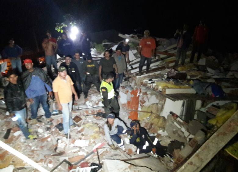 La emergencia ocurrió en la madrugada de este domingo. Fotos Cortesía Osbaldo Jaramillo (@osbaldojara y @penondeguatape)