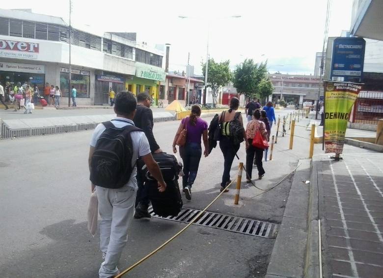 En la frontera las autoridades aseguran que a los comerciantes los grupos ilegales les exigen motocicletas o hasta 300 millones de pesos como “vacuna”. FOTO Rosalinda hernández colmenares