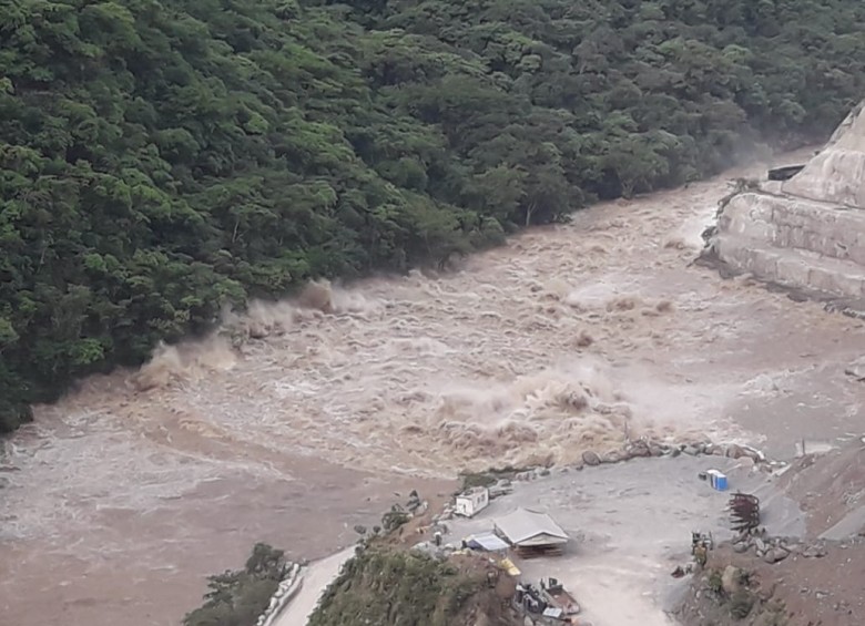 EPM advirtió a los habitantes de zonas río abajo estar alertas ante posibles crecidas del Cauca por el destaponamiento de uno de los túneles de su represa en obra. FOTOS DAPARD