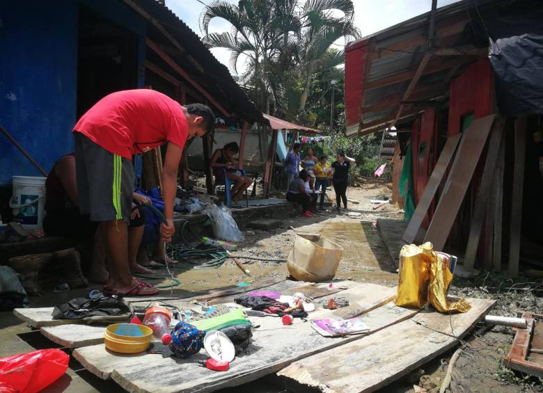Comunidades afectadas regresaron a sus viviendas para rescatar lo poco que les quedó. FOTO JUAN DAVID ÚSUGA