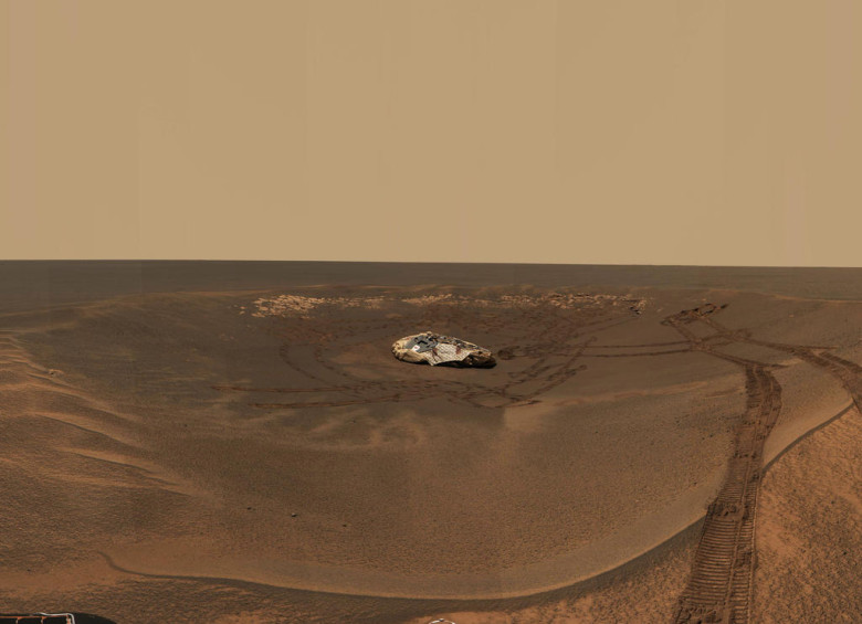 El robot explorador Opportunity captó esta panorámica del cráter Águila y sus alrededores.