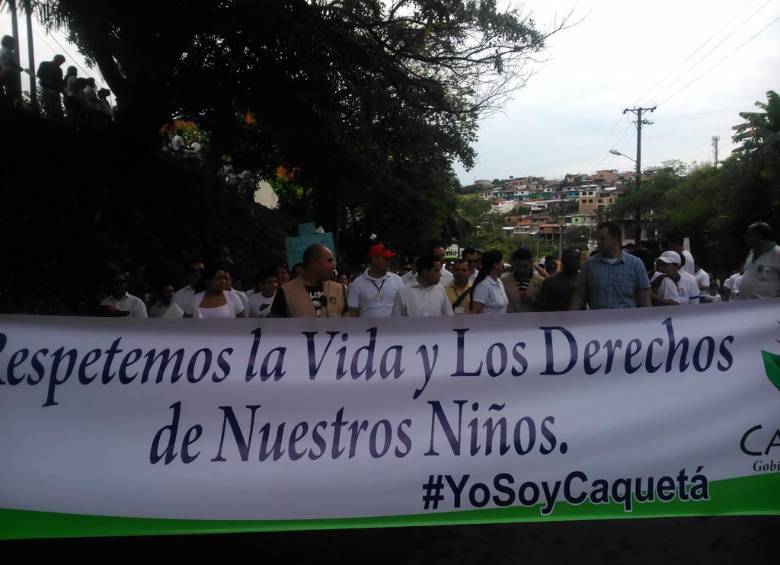 Con camisetas, pañuelos y flores blancas, los habitantes de Florencia en el Caquetá salieron a las calles. FOTO CORTESÍA