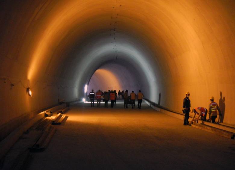Desde 2008 se construye el túnel de La Línea, un proyecto que une a los departamentos del Tolima y Quindío y que al día de hoy le hace falta un 12 por ciento de ejecución, lo que requiere una inversión total de $224.742 millones de pesos. FOTO Colprensa