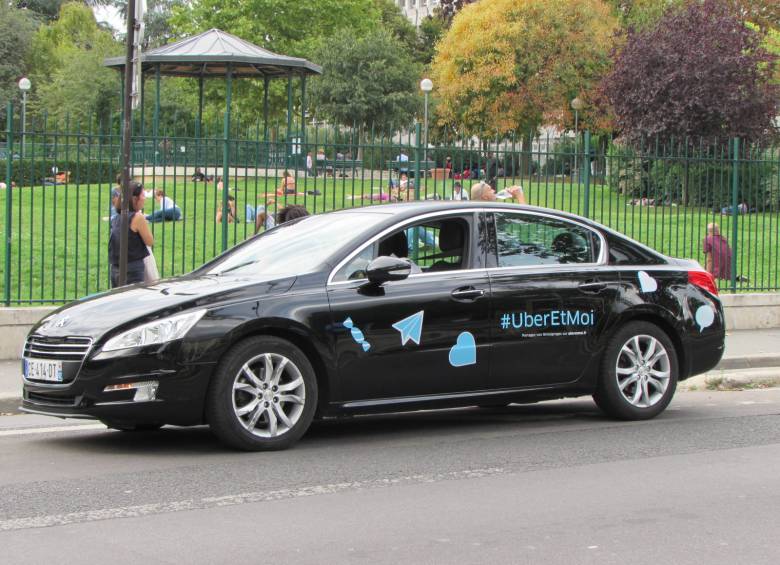 Los conductores que trabajan para Uber en Francia ganan de media 20 euros por hora (69.600 pesos colombianos). FOTO CLAUDIA ARANGO