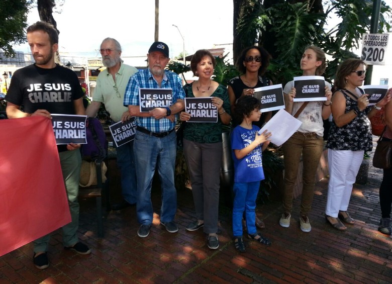 Franceses en Medellín se unen a la marcha por Charlie Hebdo