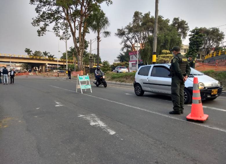 Controles en las vías y en todos los barrios de la ciudad con 8.500 policías para hacer cumplir la cuarentena en Medellín y el Valle de Aburrá. FOTO CORTESÍA ALCALDÍA DE MEDELLÍN