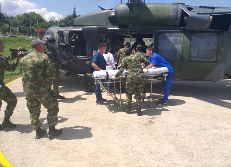 El menor fue trasladado en un helicóptero del Ejército a Bucaramanga. FOTO CORTESÍA EJÉRCITO