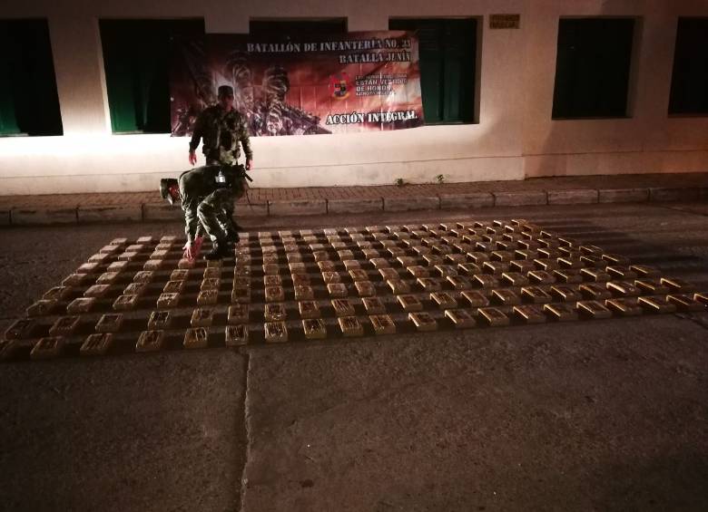 En un furgón de alimentos, Ejército halló 180 kilos de coca