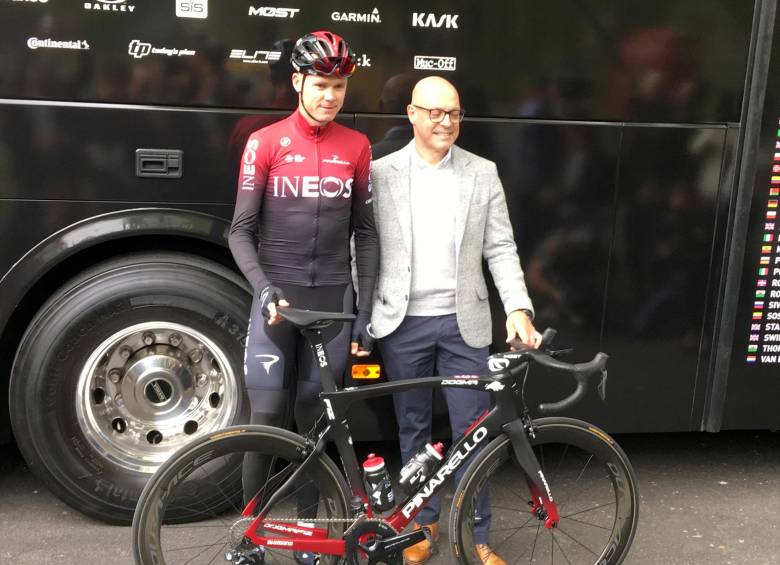Froome y el manager general del Team Ineos, Dave Brailsford, en mayo pasado. Foto archivo Reuters