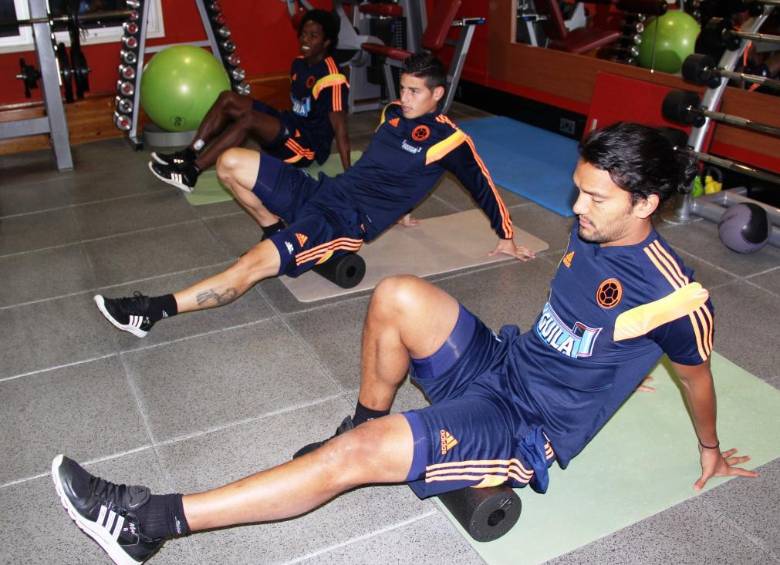 Abel Aguilar y James Rodríguez se ponen a tono con Colombia. FOTO cortesía colfútbol