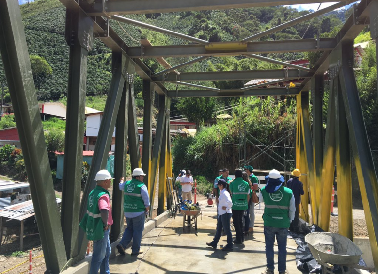 Esta fotografía del puente la compartió en Twitter el secretario de infraestructura de Antioquia, Rafael Nanclares, a finales de octubre. FOTO @RafaelNanclares 