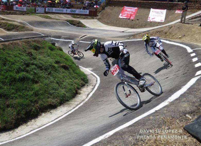 El mundo del bicicrós se une al sustento familiar de Daniel Barragán para salir adelante. FOTO jaime pérez y cortesía facebook daniel barragán