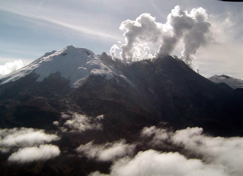 Está ubicado entre los departamentos del Huila, Cauca y Tolima, a 5.365 metros sobre el nivel del mar. Posee un glaciar de unos 13 kilómetros cuadrados. FOTO Colprensa