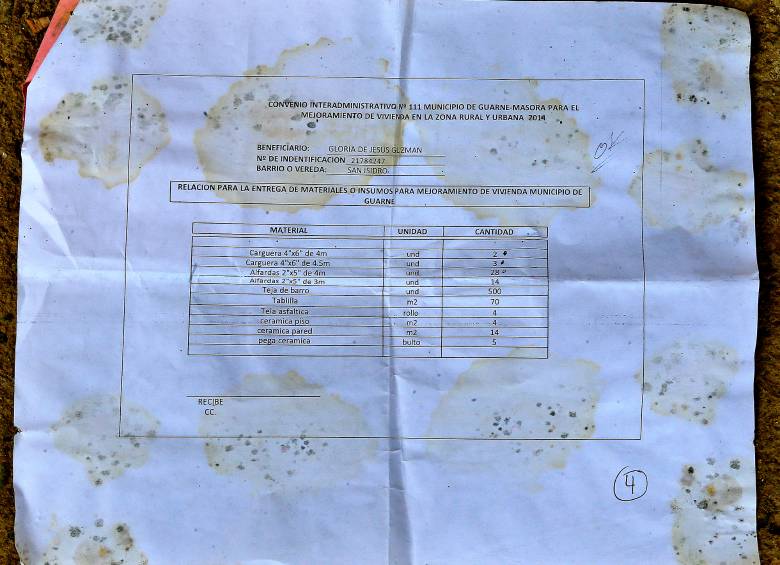 Ella pagó la mano de obra y le debe al oficial 3 millones de pesos.