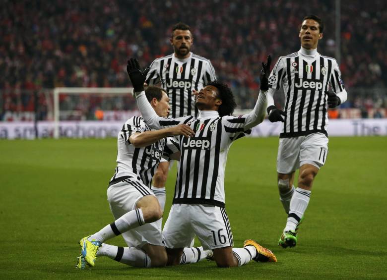 El golazo de Juan Guillermo Cuadrado no le bastó a la Juventus para clasificarse a cuartos de final de la Liga de Campeones. FOTO AP