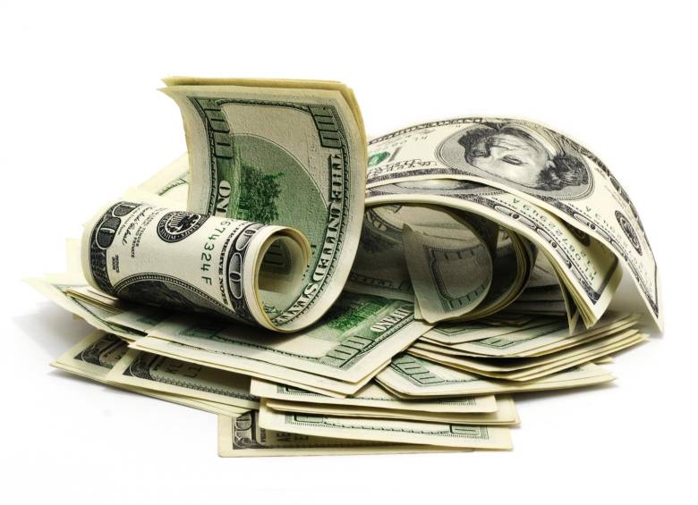 El traslado de parte de la devaluación del peso frente al dólar a los precios al consumidor y un fenómeno de El Niño fuerte hacen más lento que la inflación vuelva a la meta del Emisor: 3%. FOTO Shutterstock