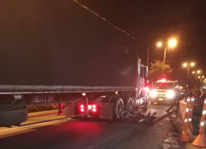Motociclista muerto por accidente en la Autopista Sur