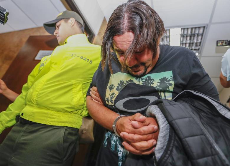 Así fue presentado, después de su captura, Juan Carlos Mesa Vallejo, alias “Tom”. FOTO ROBINSON SÁENZ