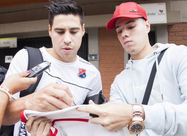 Mauricio Molina fue uno de los más buscados por los hinchas rojos en el arranque de temporada del Poderoso. FOTO mario valencia