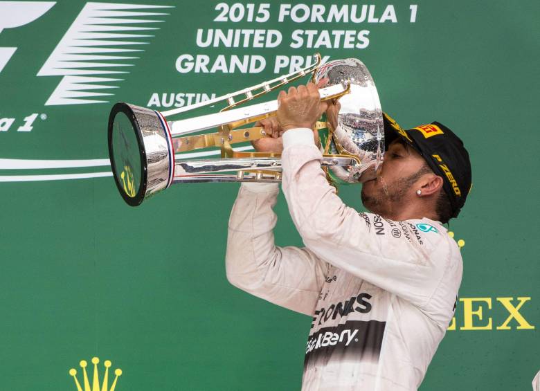 Lewis Hamilton celebra su título anticipado. FOTO: REUTERS