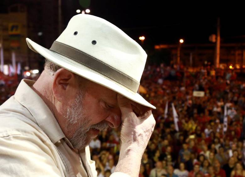 Si Lula fuese detenido, podría hacer precampaña a la presidencia desde la cárcel hasta que la justicia electoral invalide su candidatura en agosto, cuando estudie las postulaciones. FOTO REUTERS