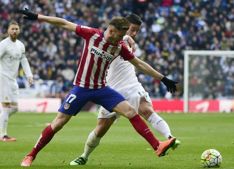El jugador colombiano James Rodríguez salió abucheado del partido que disputó el Real Madrid ante el Atlético de Madrid, en un derby que quedó 0-1 perdiendo el conjunto merengue. FOTO AFP