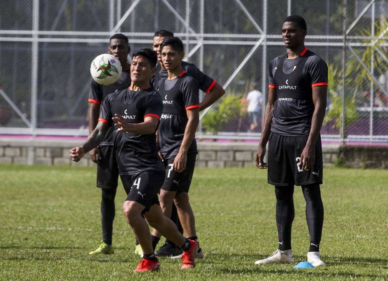 De concretarse, Lores sería el tercer extranjero en plantilla junto con Germán Cano y Adrián Arregui. FOTO julio césar herrera