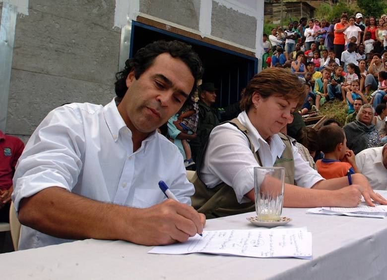 La Procuraduría absolvió este martes a Sergio Fajardo por presuntas irregularidades en la entrega de un título minero al esposo de Beatriz White. FOTO ARCHIVO