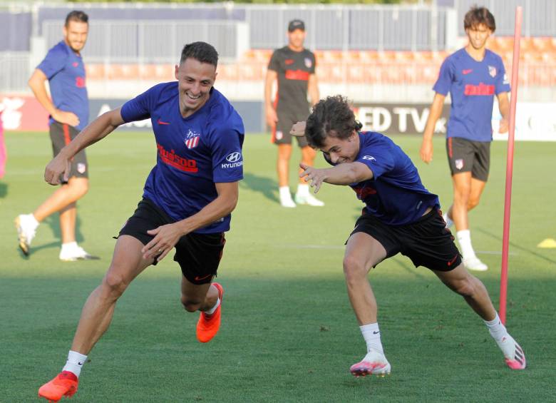 Santiago Arias durante una de las prácticas del Atlético de Madrid. FOTO EFE