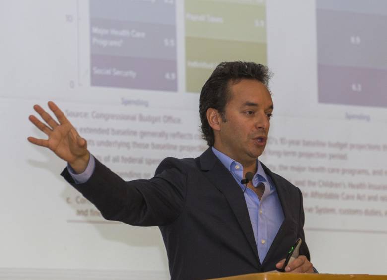 Alberto Bernal, estratega en jefe de XP Securities, compartió sus argumentos con los inversionistas de por qué el 2018 será clave para la valorización o caída de portafolios. FOTO Julio C. Herrera