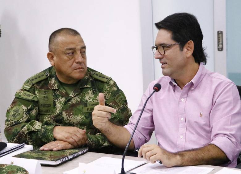 El general Navarro encabezó un consejo de seguridad en Villavicencio. FOTO: Colprensa