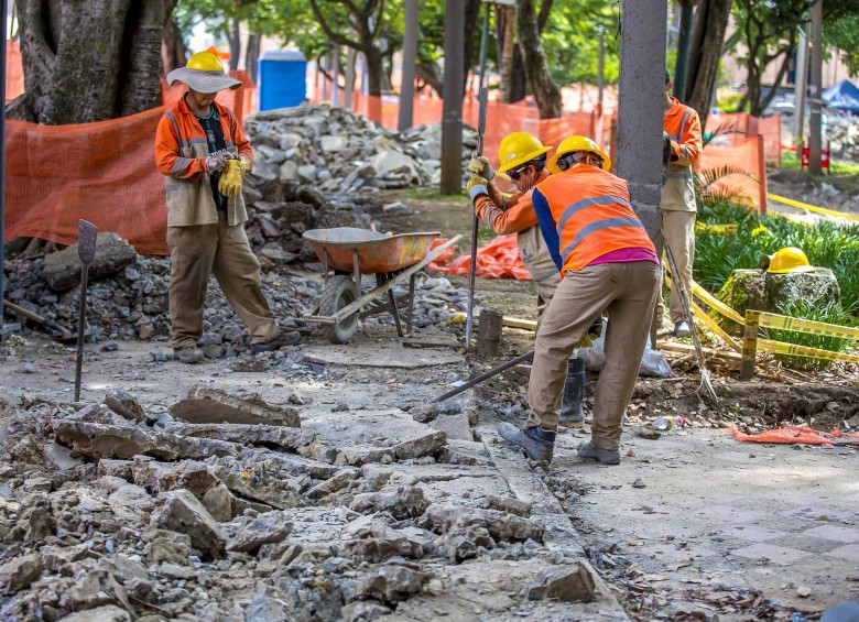 Obras de renovación en el Parque Bolívar. FOTO JUAN ANTONIO SÁNCHEZ