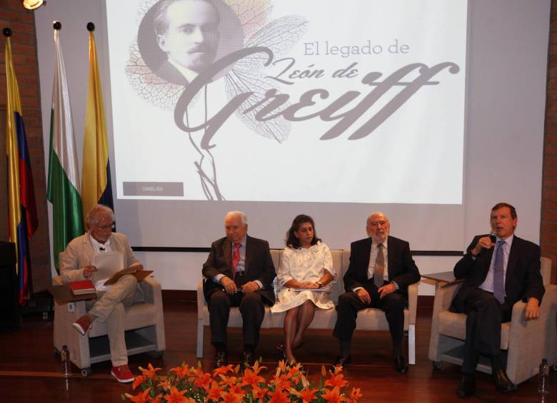Héctor Abad, Belisario Betancur, Carmen Millán, Hjalmar de Greiff y Juan Luis Mejía recordaron al poeta, en una tarde de agradecimientos por el legado que queda en la universidad. FOTO manuel saldarriaga