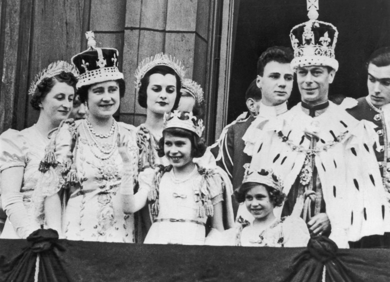 Imágenes de su infancia con su padre el rey Jorge VI. FOTO Archivo