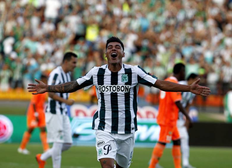 Jéfferson Duque está volviendo por sus fueros y con goles. El delantero fue el encargado de darle la victoria 1-0 a Nacional sobre el Envigado. Se está ganando el puesto de titular. FOTO jaime pérez 