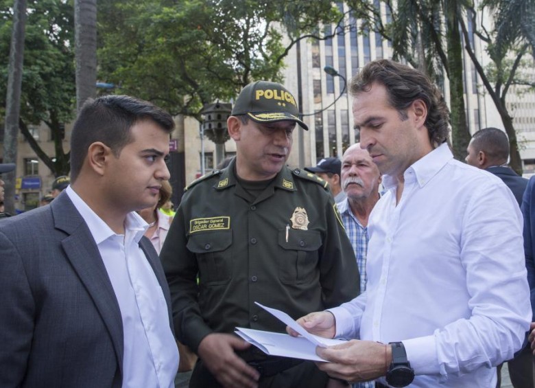 El alcalde de Medellín Federico Gutiérrez insiste en usar la fuerza en contra de las bandas criminales. Foto: Edwin Bustamante Restrepo