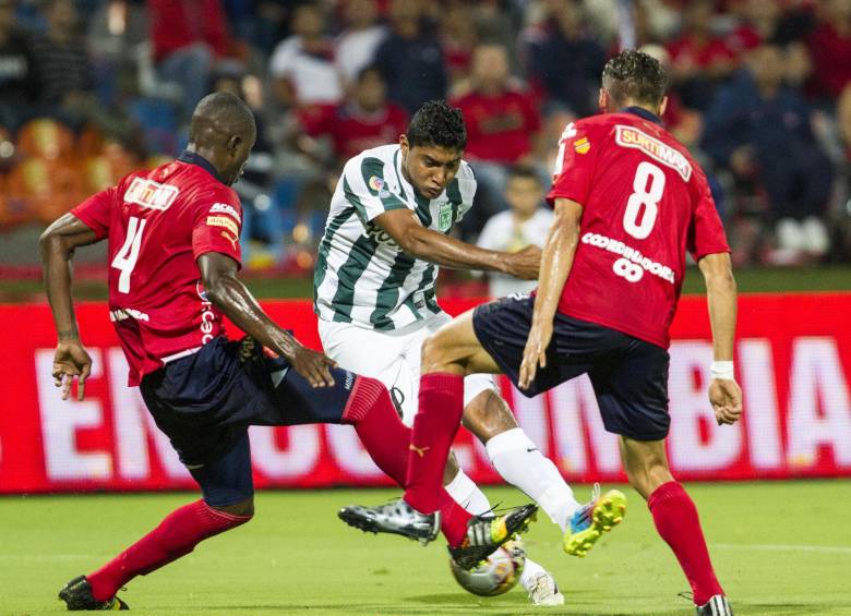 Luis Carlos Ruiz volvió a ser el hombre gol de Nacional y con su anotación le dio el triunfo 116 a Nacional en los clásicos sobre el Medellín. FOTO edwin bustamante
