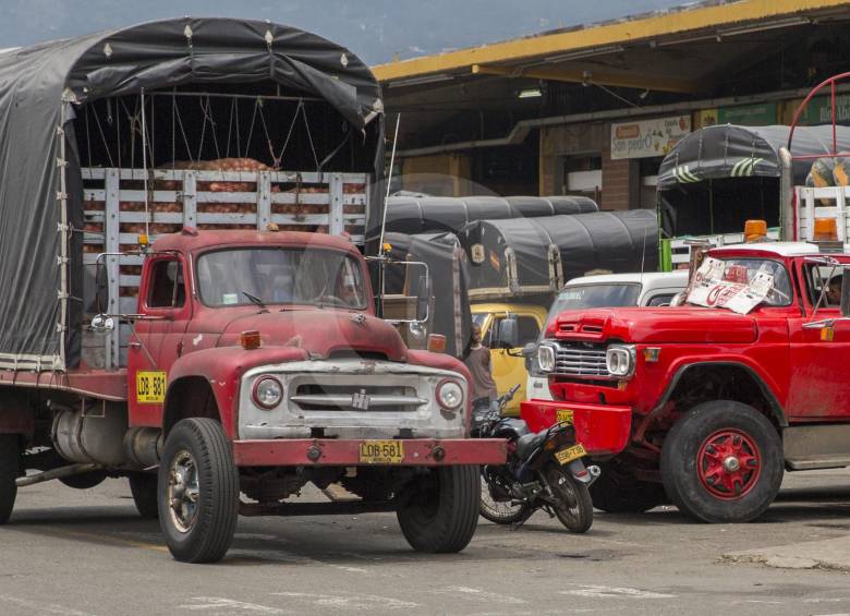 Los gremios del país coinciden en que el acuerdo puede llegar a limitar y hacer más lenta la necesaria renovación del parque automotor de carga para ganar competitividad. FOTO edwin bustamante