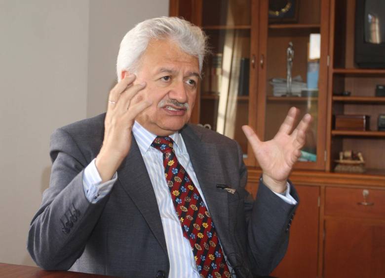 Senador Everth Bustamante responde a columnista