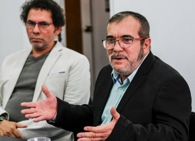 El jefe máximo de las Farc, Rodrigo Londoño, alias “Timochenko”, despidió este sábado al fallecido líder cubano Fidel Castro como “uno de los grandes” del mundo. FOTO AFP