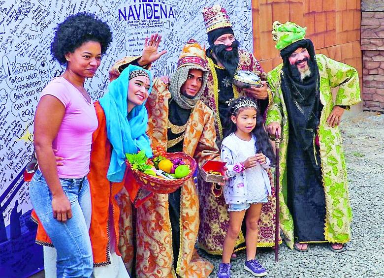 Alumbrados, pesebres, novenas y sancochadas, son tradiciones que pese a la mutación de la Navidad, siguen siendo fijas durante la celebración de fin de año de los paisas. FOTOS JUAN DAVID ÚSUGA, ROBINSON SÁENZ Y CARLOS VELÁSQUEZ