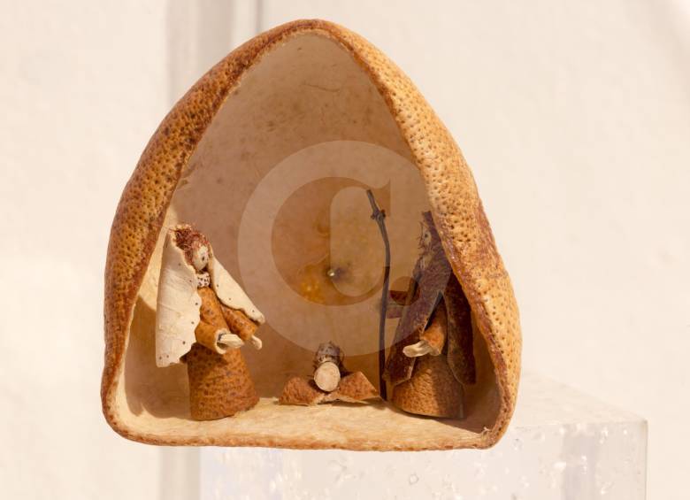 Pesebre elaborado en cáscara de naranja. FOTO Edwin Bustamante / archivo