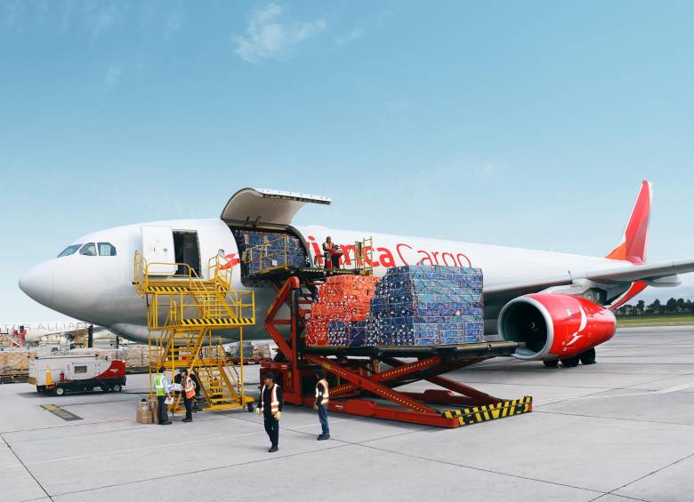 Asocolflores estimó que este año se exportarán US$1.500 millones y la celebración de San Valentín representa más del 15 % de ese total. Foto Cortesía Avianca Cargo 